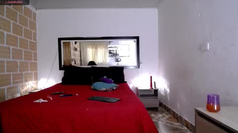 Julieta Rodriguez online show from November 11, 2025, 6:19 pm