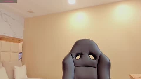 Snapshot of julieta_rose__ chatting on October 7, 2025, 10:18 pm     online show from October 7, 2025, 10:18 pm