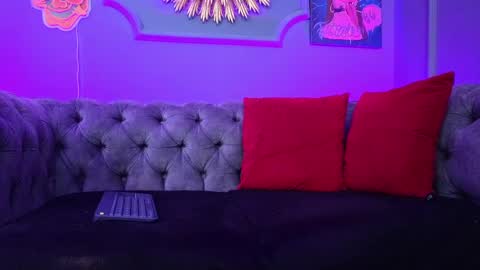  Julieta  online show from December 30, 2024, 6:05 pm