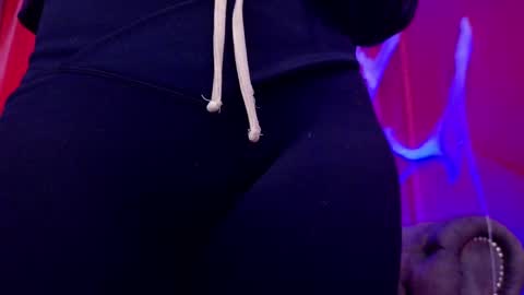 Snapshot of julieta_russell chatting on October 16, 2025, 12:06 pm Julieta online show from October 16, 2025, 12:06 pm