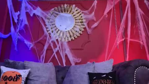 Snapshot of julieta_russell chatting on October 29, 2025, 11:23 am Julieta online show from October 29, 2025, 11:23 am