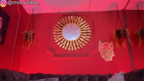 Snapshot of julieta_russell chatting on June 10, 2026, 11:42 am Julieta online show from June 10, 2026, 11:42 am