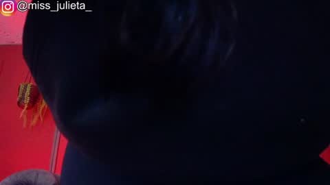 Snapshot of julieta_russell chatting on June 17, 2026, 12:18 pm Julieta online show from June 17, 2026, 12:18 pm