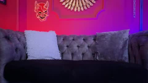 Snapshot of julieta_russell chatting on June 18, 2026, 11:58 am Julieta online show from June 18, 2026, 11:58 am