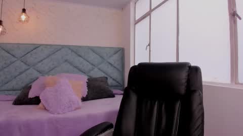 Snapshot of julieta_sweett20 chatting on October 3, 2025, 12:35 pm Julieta online show from October 3, 2025, 12:35 pm