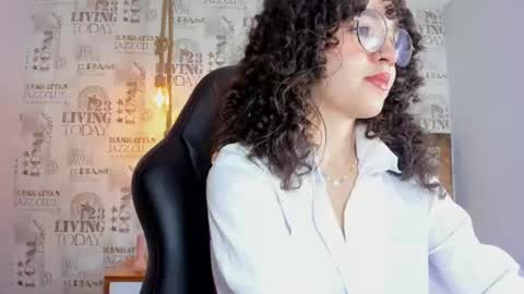 Snapshot of julieta_windsor chatting on June 13, 2026, 12:14 pm JULIETA online show from June 13, 2026, 12:14 pm