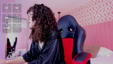 Snapshot of julieta_windsor chatting on June 17, 2026, 12:18 pm JULIETA online show from June 17, 2026, 12:18 pm