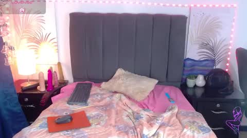 julietacollins06 online show from February 5, 2025, 2:16 pm
