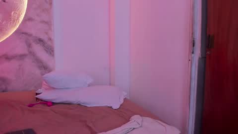 julietakane online show from February 15, 2026, 7:51 am