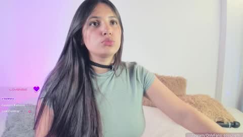 Snapshot of julieth1_ chatting on October 3, 2025, 4:59 pm . online show from October 3, 2025, 4:59 pm