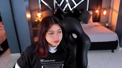 Snapshot of julieth_brown_ chatting on October 11, 2025, 7:34 pm Julieth online show from October 11, 2025, 7:34 pm