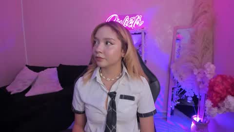 Julieth online show from February 9, 2026, 8:24 pm