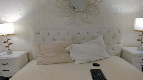 julietta    online show from April 19, 2026, 12:04 pm