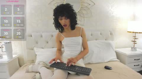 Snapshot of julietta___ chatting on May 14, 2026, 12:45 pm julietta online show from May 14, 2026, 12:45 pm