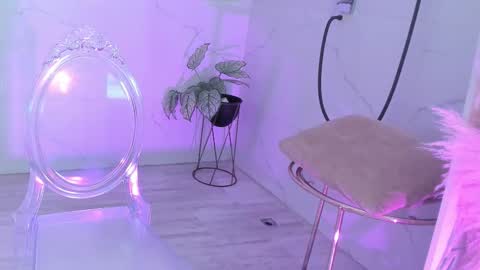 Snapshot of julietta_pink chatting on February 12, 2026, 12:00 pm Julieta online show from February 12, 2026, 12:00 pm