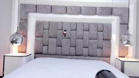 Hi guys It is a pleasure to have you here I am Julieta  online show from November 26, 2025, 12:06 pm