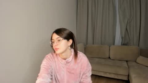 Leila online show from March 18, 2026, 7:39 pm