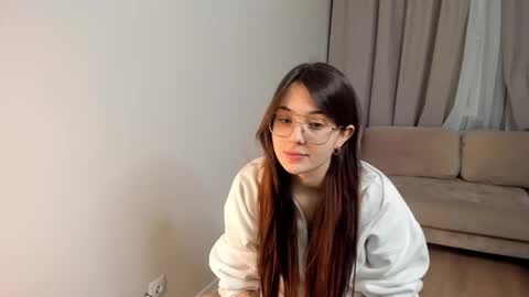 Leila online show from March 19, 2026, 6:45 pm