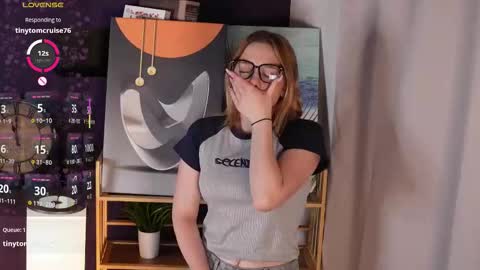 Mia online show from September 28, 2025, 3:12 am