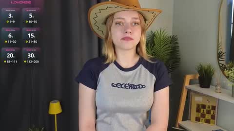 Mia online show from October 17, 2025, 3:10 am