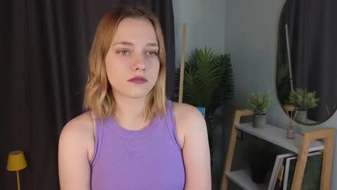 Mia online show from October 22, 2025, 3:18 am