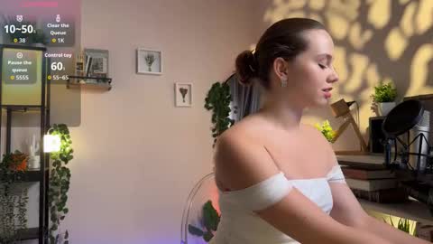 Julie online show from September 23, 2025, 2:09 pm