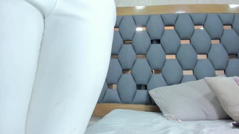 juliette_pretty_ online show from November 9, 2025, 7:01 pm