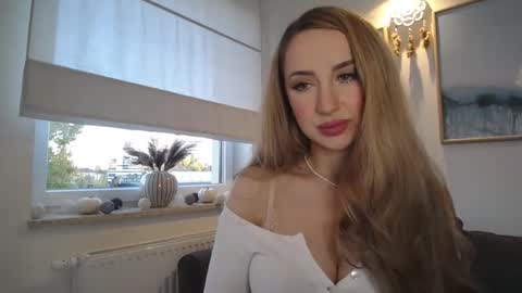 Snapshot of juliettesensual chatting on October 19, 2025, 3:23 pm JulietteSensual online show from October 19, 2025, 3:23 pm