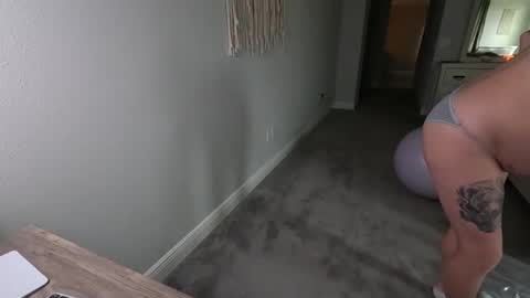 Snapshot of juliewets chatting on December 11, 2024, 5:26 pm Julie online show from December 11, 2024, 5:26 pm