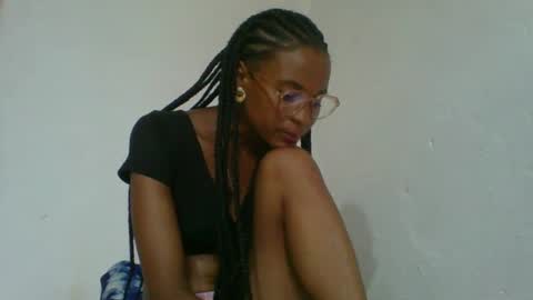 juliexexy online show from February 5, 2025, 2:05 pm