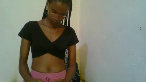 juliexexy online show from February 6, 2025, 7:02 am