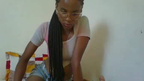 juliexexy online show from February 10, 2025, 9:58 am