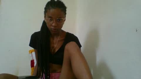 juliexexy online show from February 12, 2025, 6:08 am