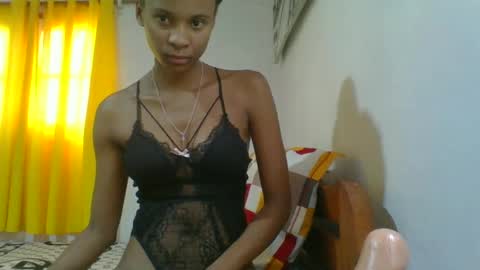 juliexexy online show from February 17, 2025, 4:31 am