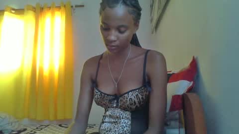 juliexexy online show from February 18, 2025, 10:49 am