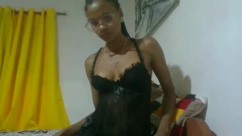 juliexexy online show from February 19, 2025, 7:27 pm