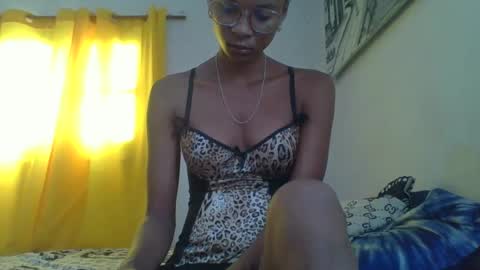 juliexexy online show from February 25, 2025, 5:19 am