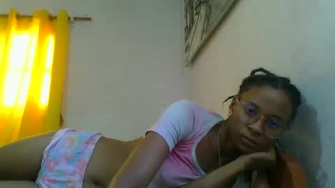 juliexexy online show from March 1, 2025, 1:18 pm