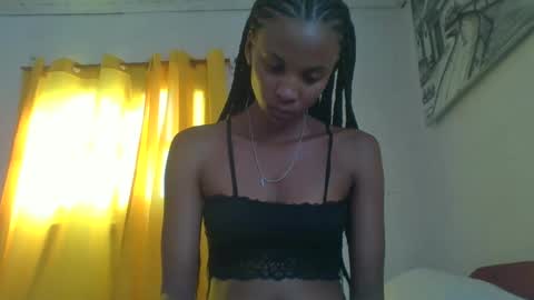 juliexexy online show from March 6, 2025, 4:41 am