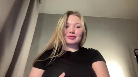 Snapshot of juliexoxxo chatting on February 16, 2026, 3:02 am Julie online show from February 16, 2026, 3:02 am