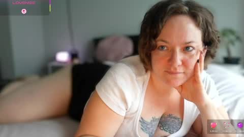 Juli Monroe online show from May 6, 2026, 2:55 pm