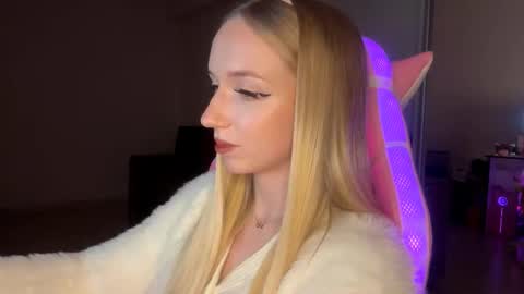 Snapshot of julissariecke chatting on November 10, 2025, 9:25 pm Sofie online show from November 10, 2025, 9:25 pm