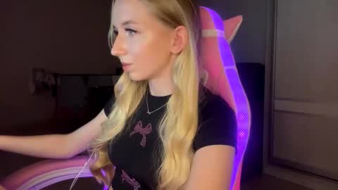 Snapshot of julissariecke chatting on November 12, 2025, 4:51 pm Sofie online show from November 12, 2025, 4:51 pm