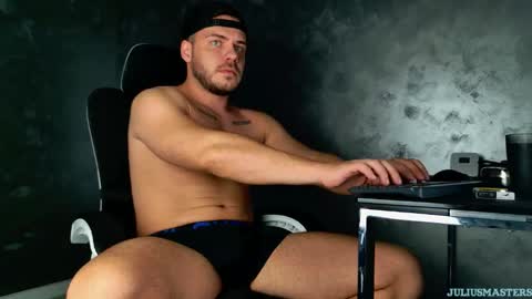 JULiUS   online show from February 18, 2026, 9:22 pm