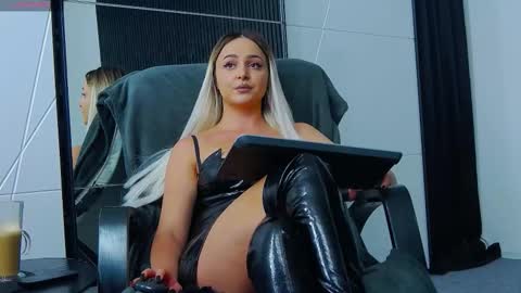 Snapshot of julliamilerrr chatting on October 17, 2025, 2:08 pm Julia online show from October 17, 2025, 2:08 pm