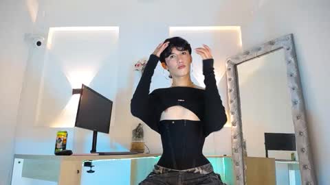 jullian online show from May 9, 2026, 10:37 pm