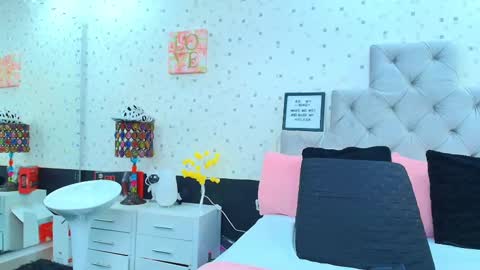 Julieta Reyes   online show from February 25, 2025, 11:41 am