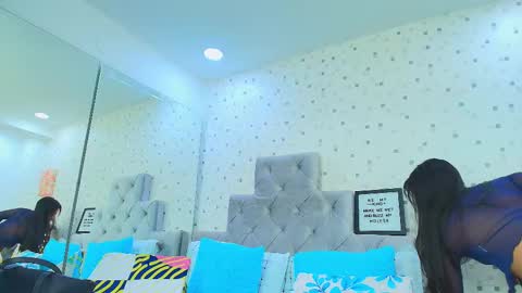 Julieta Reyes   online show from September 18, 2025, 11:56 am