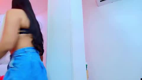 Snapshot of jullietareyes chatting on February 13, 2026, 12:01 pm Julieta Reyes online show from February 13, 2026, 12:01 pm