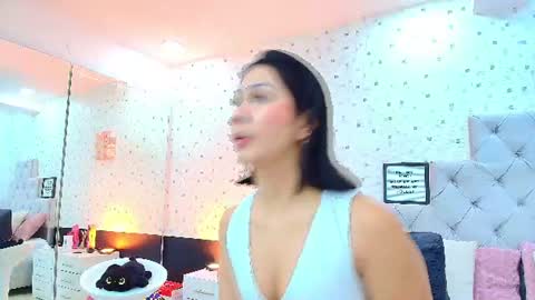 Julieta Reyes   online show from June 25, 2026, 11:48 am